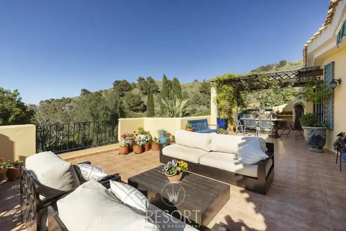 Villa de Lujo 4 Dormitorios en El Forestal Cerca del Mar
