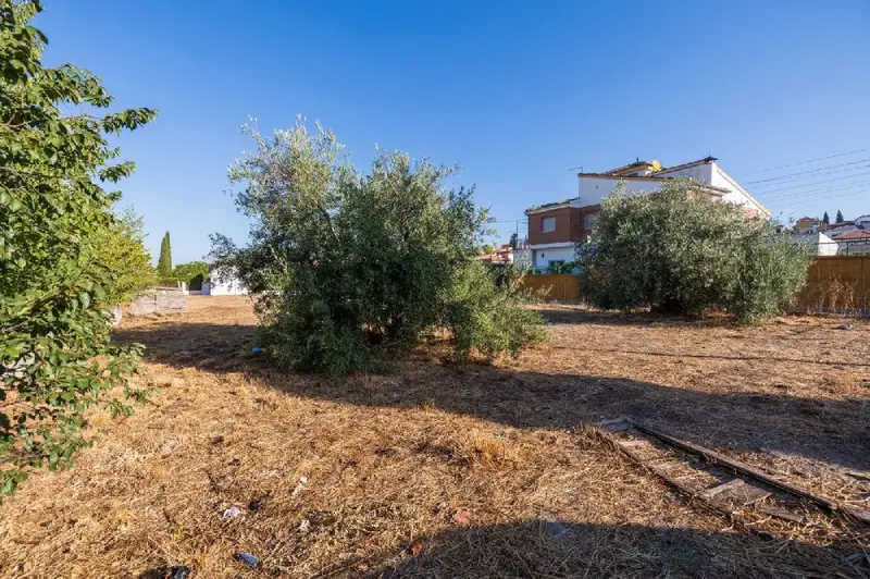 Venta Solar en Avda Colorados, Huetor-Vega - Ref: 09421