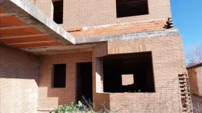 Casa Adosada en Calera y Chozas Obra Parada