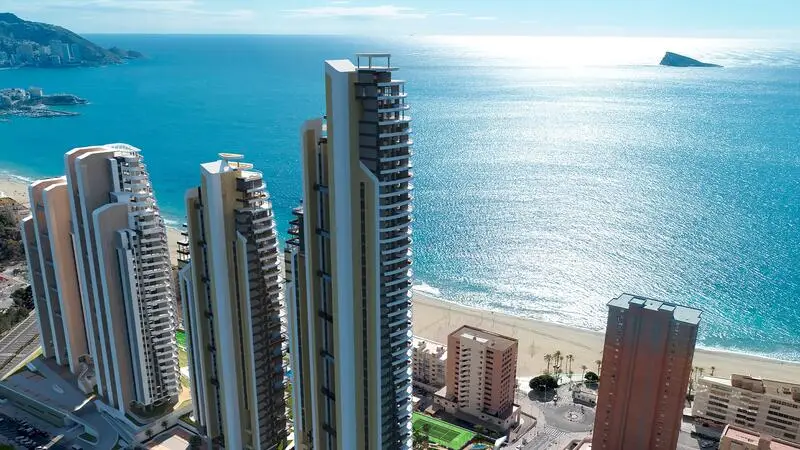 Apartamento en Benidorm con Vistas al Mar y Lujosas Zonas Comunes