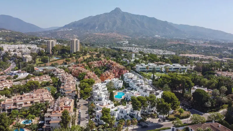 Adosado 1 Dormitorio Nueva Andalucía Cerca Puerto Banús