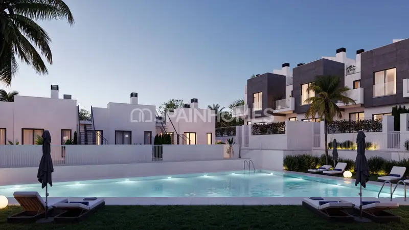 Nuevas Casas Adosadas en Fuengirola Malaga con Piscina