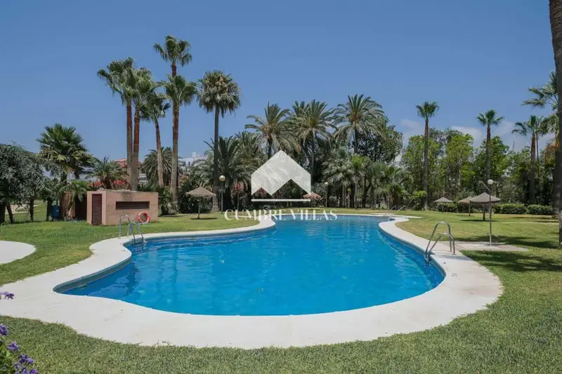 Chalet en Playa Granada con Vistas Panorámicas