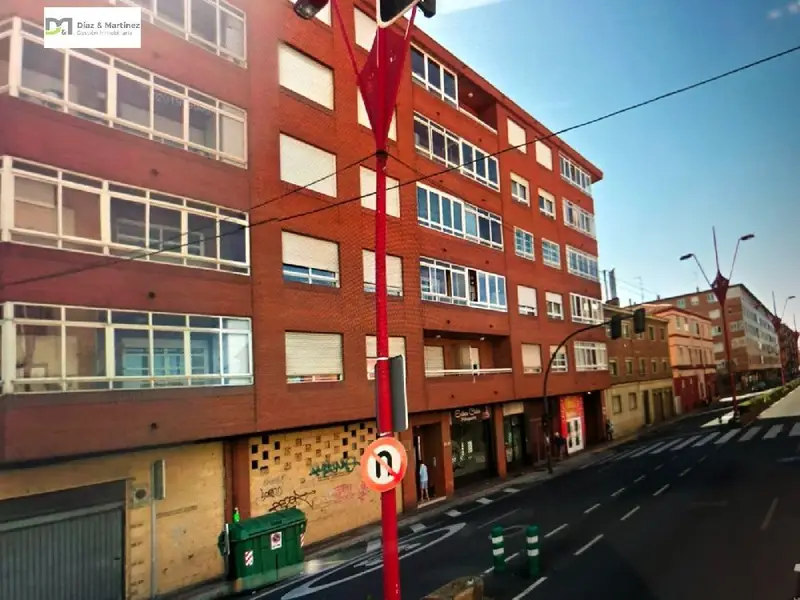 Venta Local Comercial Trobajo del Camino 145m2