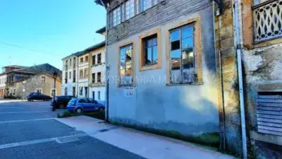 Edificio en Colunga con Gran Potencial para Inversión
