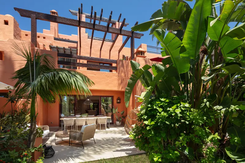 Casa Adosada 4 Dormitorios Altos Puente Romano Marbella