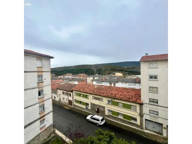 Piso en Venta Sabiñánigo: Ideal para Reformar
