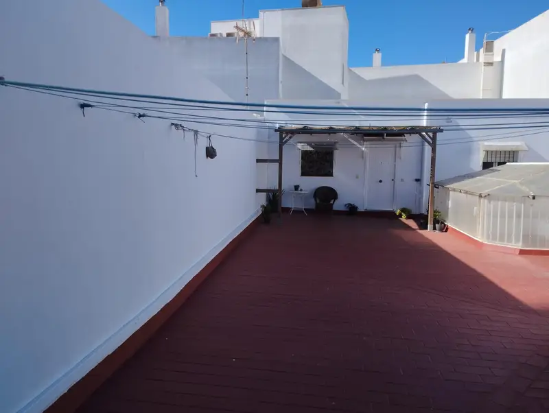 Piso en venta en Cadiz: 2 habitaciones, salon amplio, ideal familias