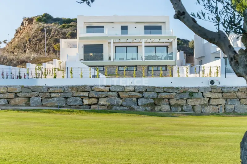 Villas de Lujo en Mijas Costa Cerca de Campo de Golf
