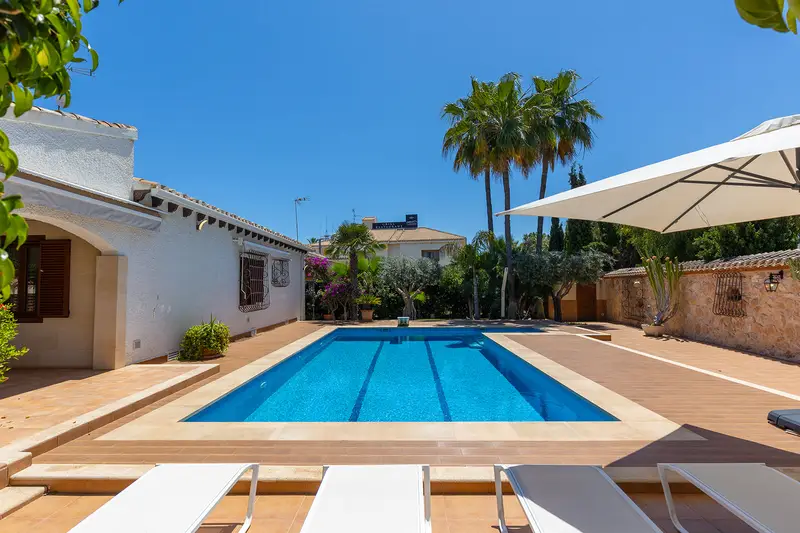 Villa en Punta Prima Orihuela Costa con Piscina Privada