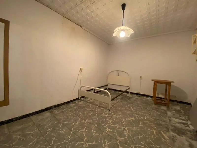 Casa en Aspe con Terraza y Potencial de Reforma
