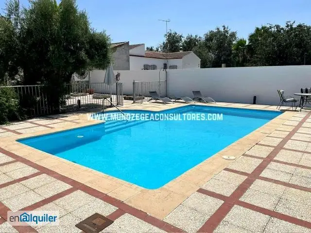 Casa / Chalet en alquiler en Lucena de 300 m2