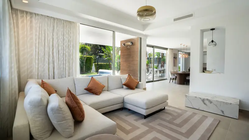 Casa-Villa de 6 Dormitorios alquiler Estepona, España