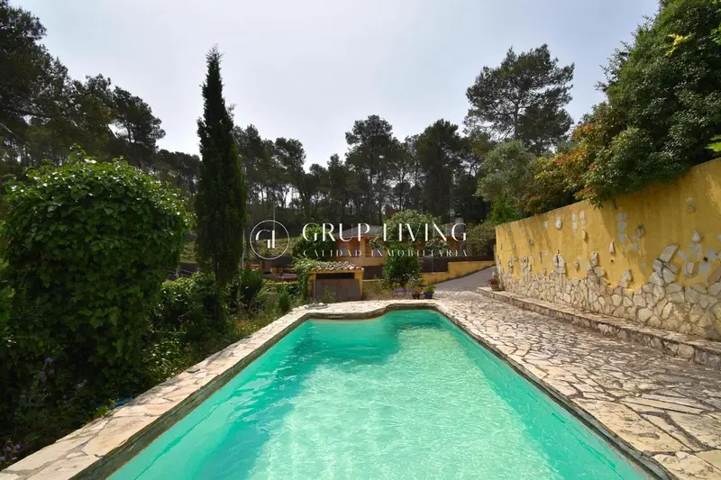 Chalet en venta en Olivella con piscina y jardin