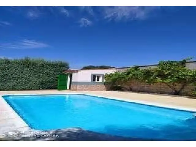 Chalet con Piscina en Malpartida de Cáceres 2000m2
