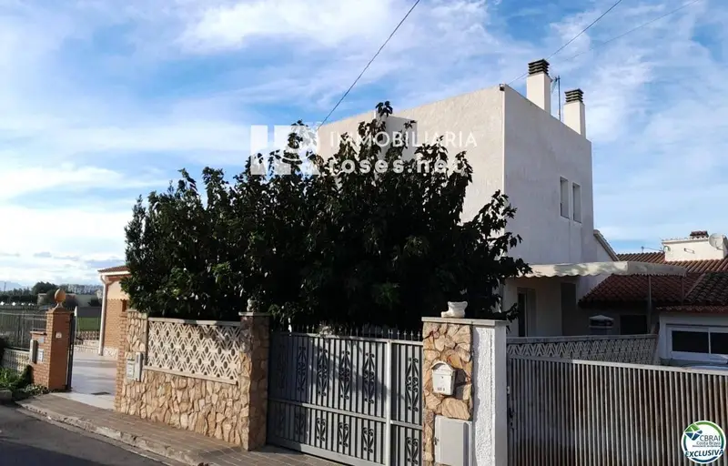 Chalet en Empuriabrava con piscina y jardin