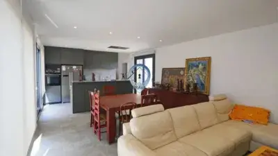 Chalet en Venta Fontcoberta Moderna Vivienda Familiar