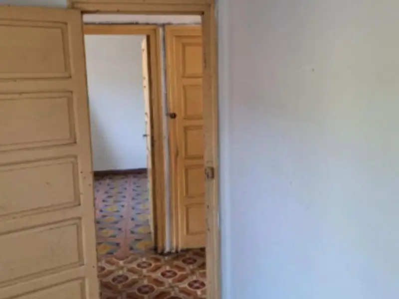 Chalet en La Felguera con Patio y Posibilidad de Reforma