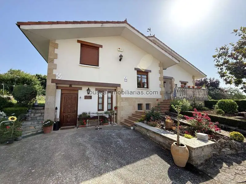 Chalet Independiente 279m2 con Jardin Vitoria