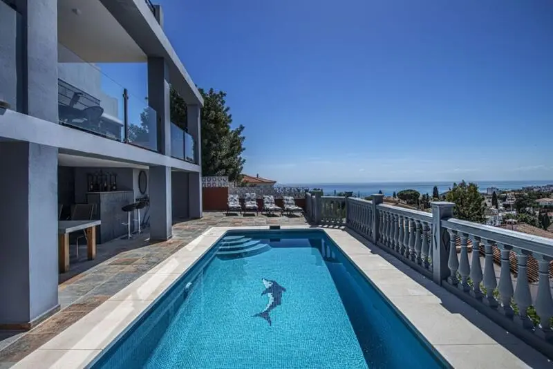 Villa de Lujo en Torreblanca con Vistas al Mar