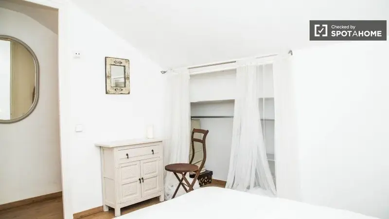 Apartamento 3 dormitorios 1 ba
Apto para familias o compa
Barcelona
