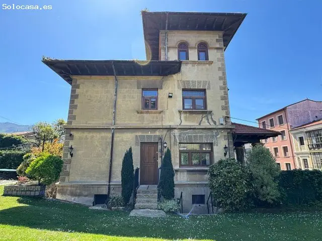 Casa de Indianos en Llanes: 2 Viviendas con Jardines