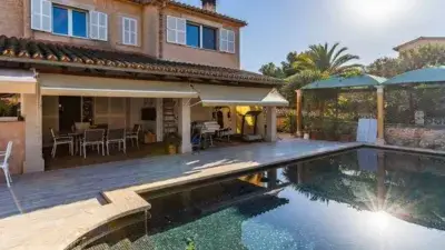 Chalet en Venta en Cala Blava con Piscina y Vistas al Mar
