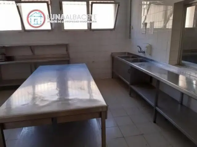 Nave Industrial en Albacete con Cocina Equipada