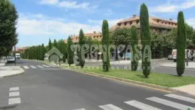 Casa Pareada Reformada con Jardin y Piscina