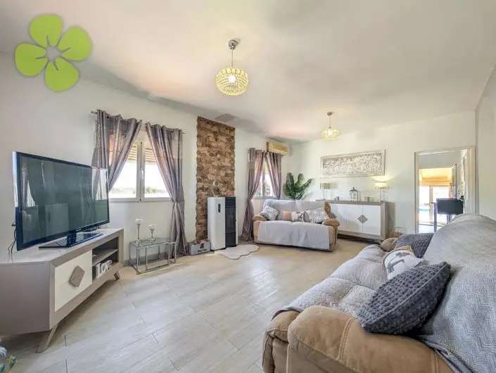 Villa de 3 Dormitorios en Venta en Almería