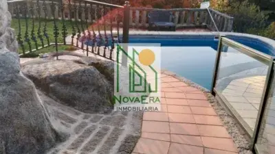 Casa en venta en Ponte Caldelas 256m2 con piscina y hórreo