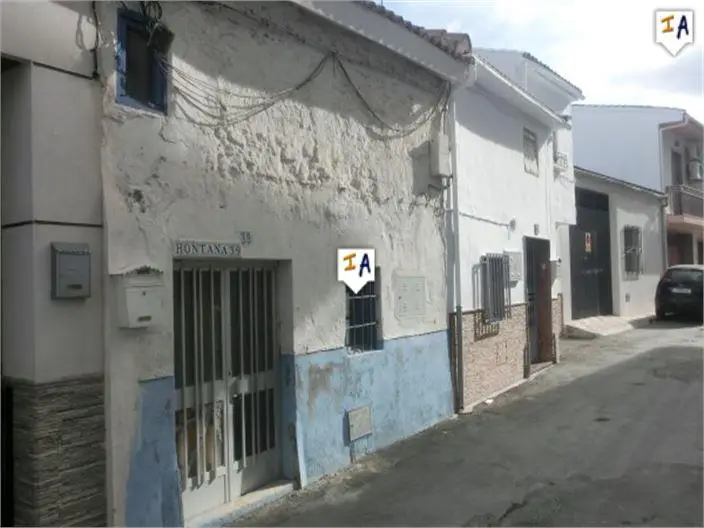 Casa Adosada en Castillo de Locubín Jaén 2 Dormitorios Jardin Terraza