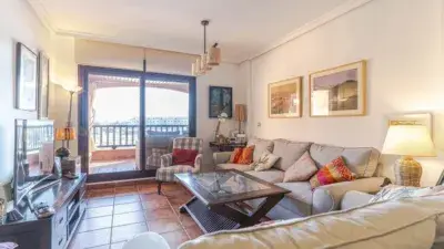Piso en Venta Playa Granada: Vistas Impresionantes, Amueblado, Garaje y Trastero