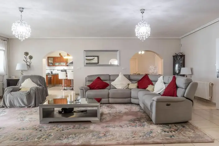 Villa de Lujo de 6 Dormitorios en Venta Lo Santiago