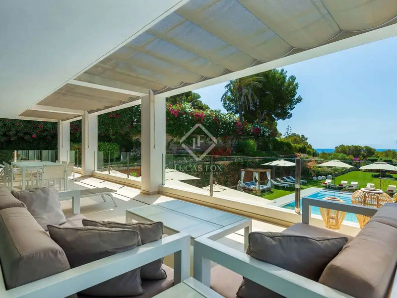 Villa de Lujo en Ibiza con Vistas al Mar