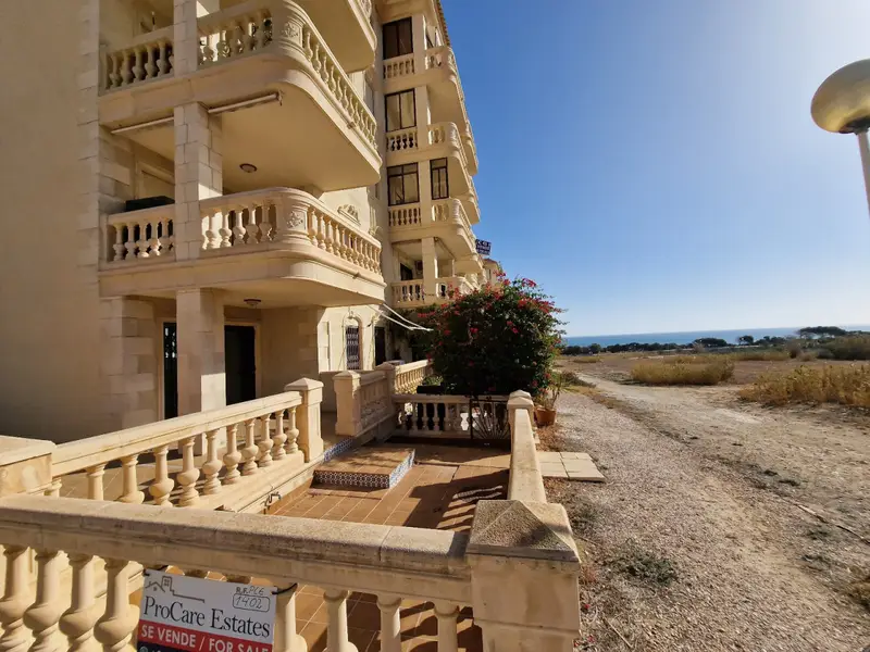 Apartamento en Guardamar del Segura con Piscina Cerca de la Playa