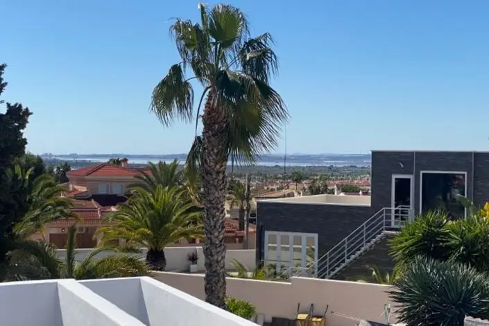 Villa de 3 dormitorios en Quesada con piscina privada y jacuzzi