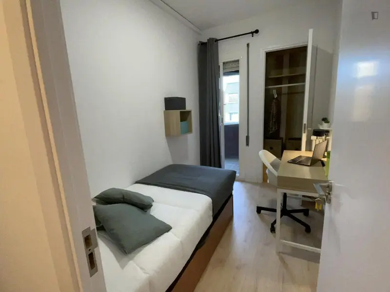 Habitacion Individual en Pedralbes Cerca del Metro Maria Cristina