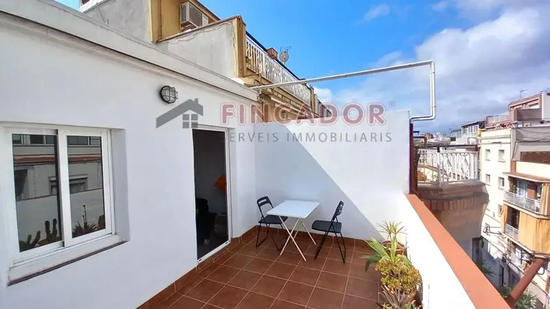 Atico Reformado en Barcelona 65m2 Terraza Cerca Finestrelles