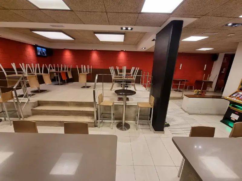 Venta Local Comercial con Calefaccion en Centre Poble Igualada