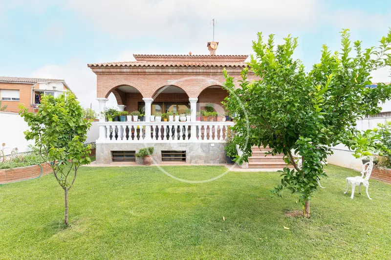 Chalet en Barbera del Valles con Jardin Barbacoa y Garaje