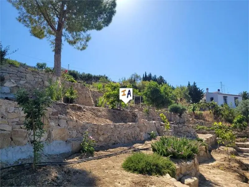 Chalet en Venta cerca de Antequera, 2 Dormitorios, Gran Terreno
