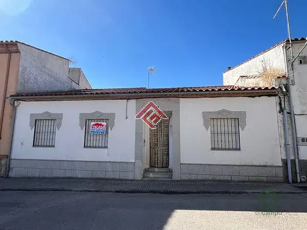 Casa con Puertas de Roble en Aldea del Obispo