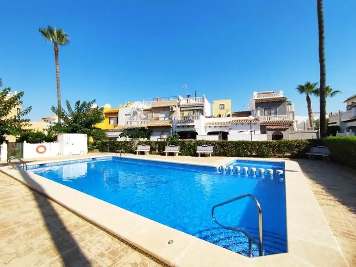 Bungalow Reformado en Venta Las Chismosas 2 Dormitorios Cerca de la Playa