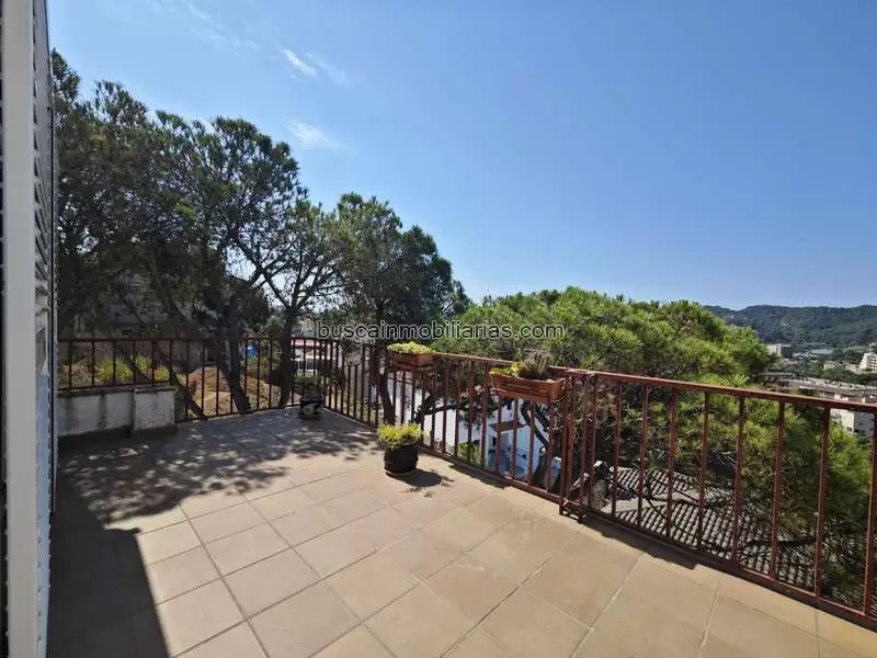 Piso en venta en Tossa de Mar: terraza, vistas al mar y 2 habitaciones