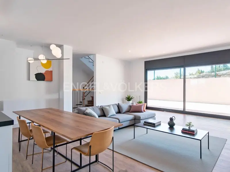 Chalet en venta en Sant Muç Rubí 300m2 4 habitaciones