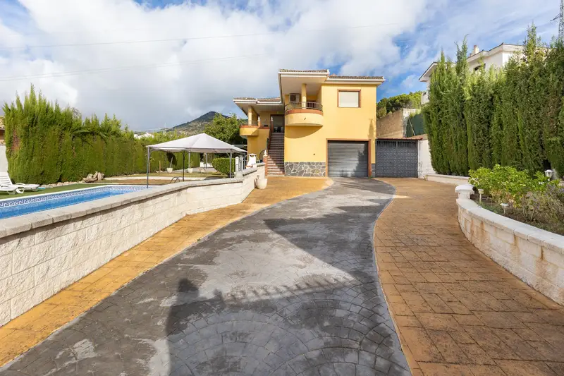 Venta Casa Luminosa Huetor Santillan 2 Viviendas