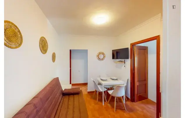 Rent 4 bedroom apartment in Jerez