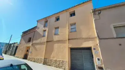 Casa Pairal en Sant Pere de Riudebitlles: Dos Viviendas, Gran Buhardilla y Jardín