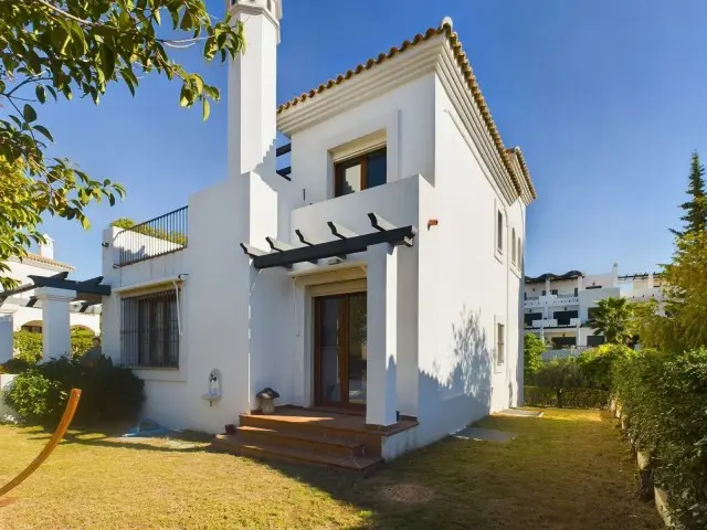 Casa Villa 4 Dormitorios Estepona Golf Lujo Reventa